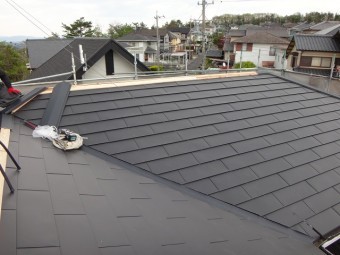 名張市金属ルーフ棟板金取付