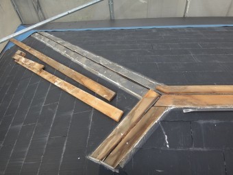 名張市カラーベスト棟板金撤