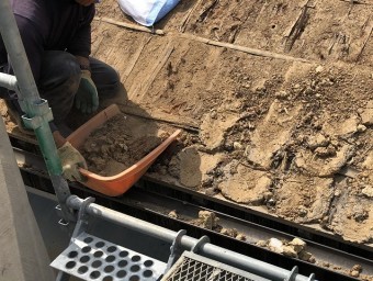 瓦下ろし 土
