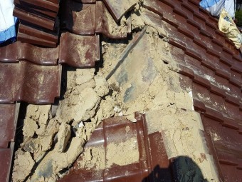 名張市 谷板金取り替えで屋根めくり