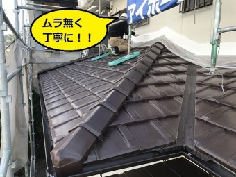 伊賀市 下屋根ペンキ塗り作業の写真
