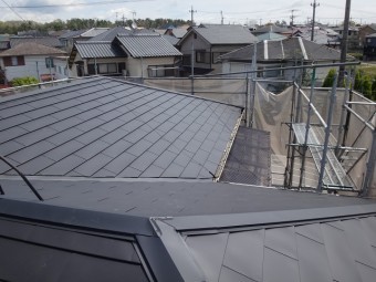 名張市MST2金属ルーフカバー工法葺き