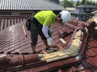 名張市 陶器瓦棟めくり