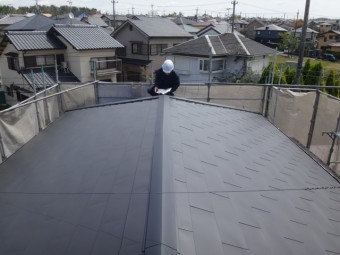 名張市金属瓦カバー工法完了