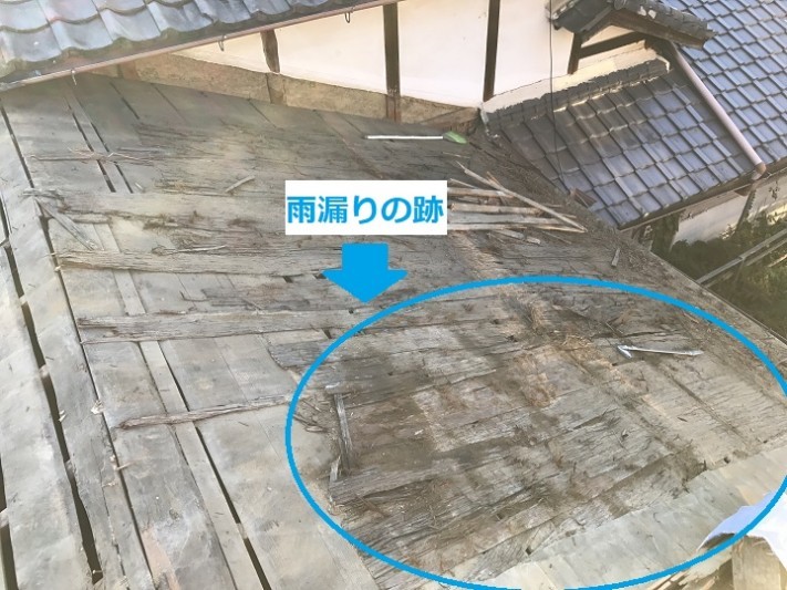 名張市 剥がした瓦の下は