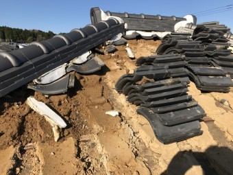 伊賀市 徳永邸大屋根瓦めくりの写真