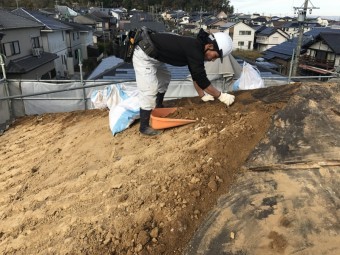 伊賀市 徳永邸大屋根葺き土除去作業