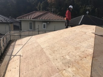 伊賀市 徳永邸大屋根野地板張り後の写真