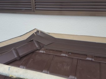 伊賀市 徳永邸下屋根雨押さえ設置写真