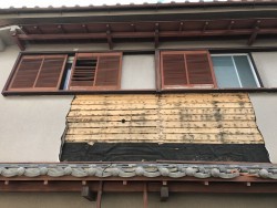 名張市 モルタル壁 崩落
