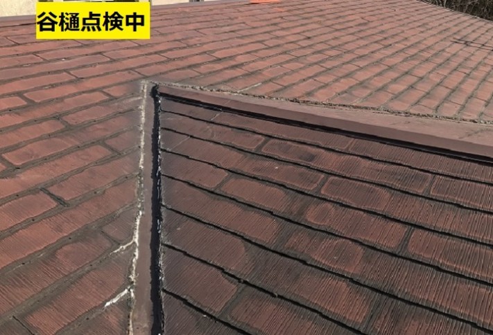 名張市 カラーベスト谷樋点検の写真