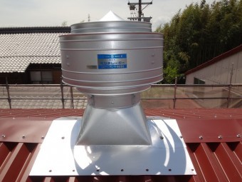 伊賀市 工場屋根上換気扇ガルバリウム鋼板