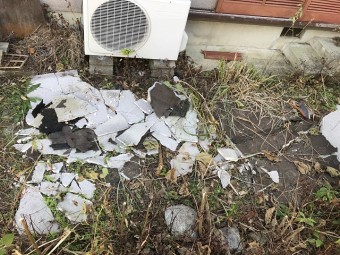 名張市 モルタル壁の破片 台風被害