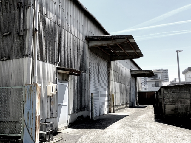名張市で増えている工場の暑さ問題…屋根対策で熱中症リスク軽減へ