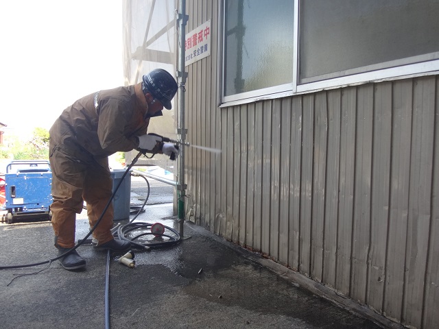 三重県伊賀市　工場外壁トタン高圧洗浄