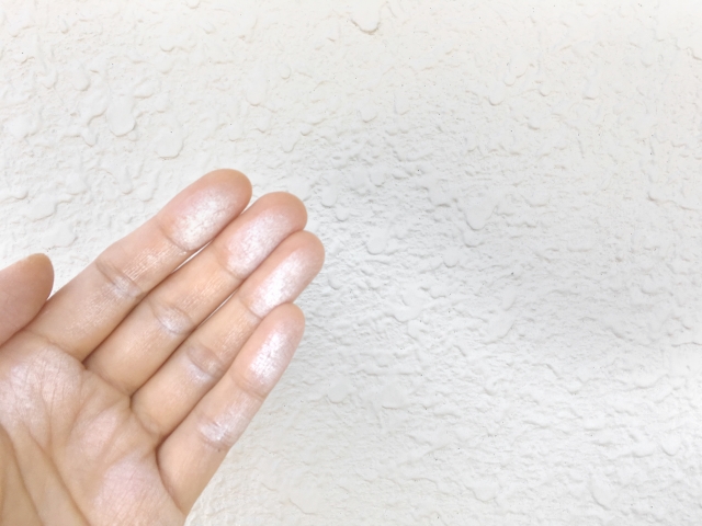 名張市で見る外壁の劣化の違い！日なたと日陰の差