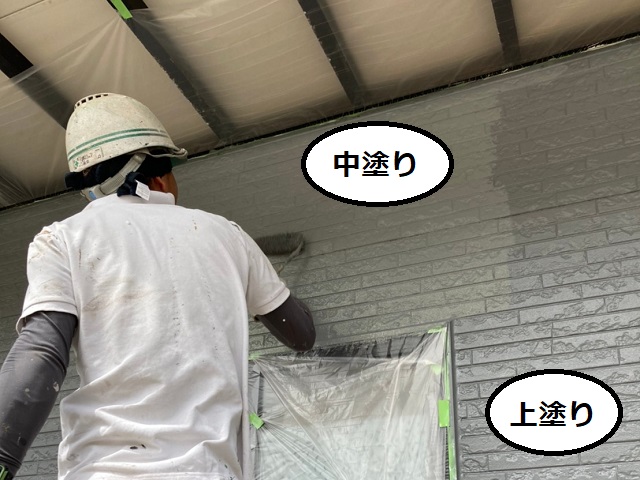 外壁の中塗り上塗り