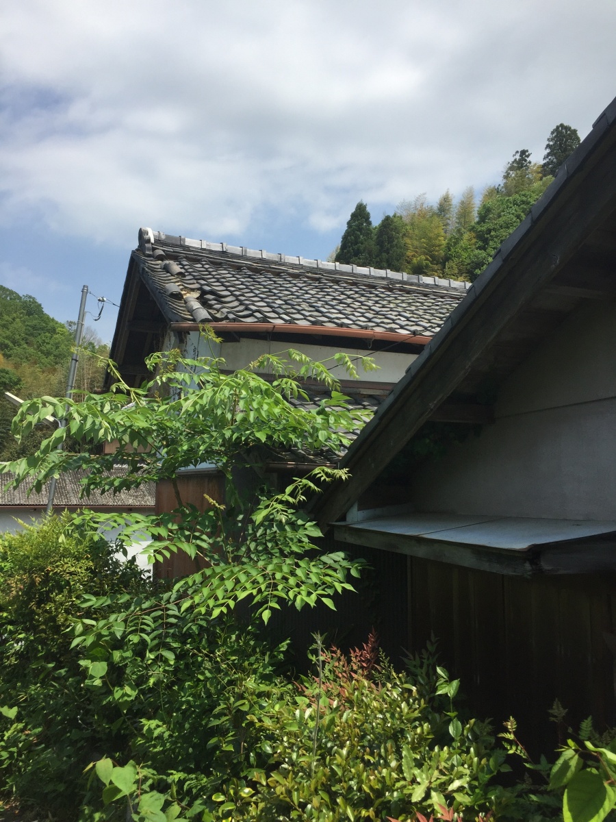 伊賀市で日本瓦の屋根の点検を行いました。